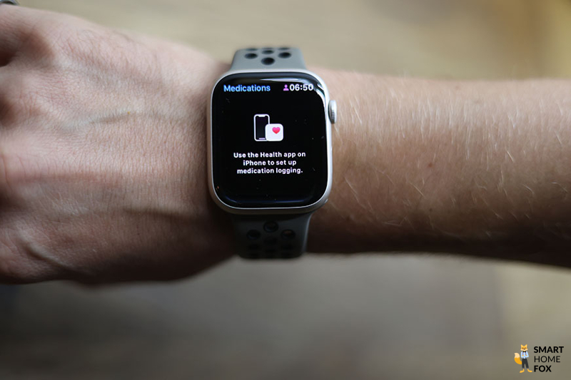 Man sieht die Medikamenten-Erinnerung auf der Apple Watch 8.